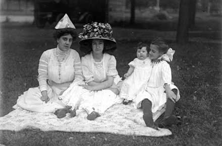 Humphrey women on a blanket