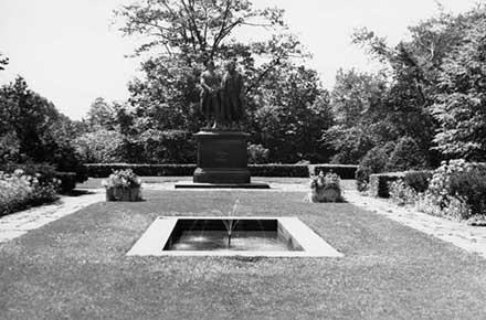 Statue of Goethe and Schiller in the German Cultural Garden