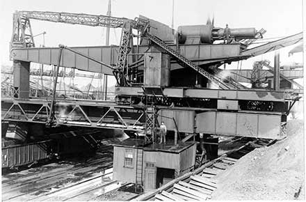 Profile view of a Hulett Ore Unloader.
