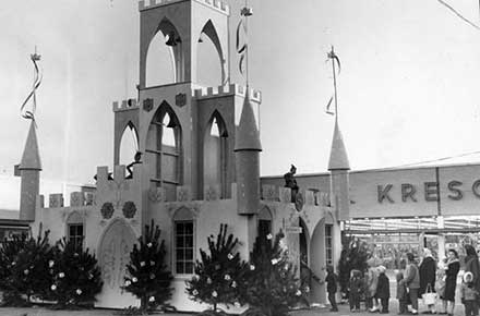 Santa Clause castle at Parmatown Shopping Center, 1961
