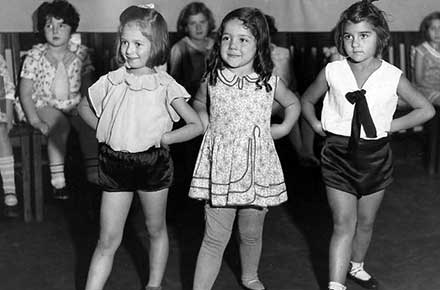 Ballet class at Council Educational Alliance, 1931.