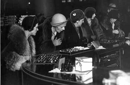Women browsing at jewelry counter, Halle's, 1935
