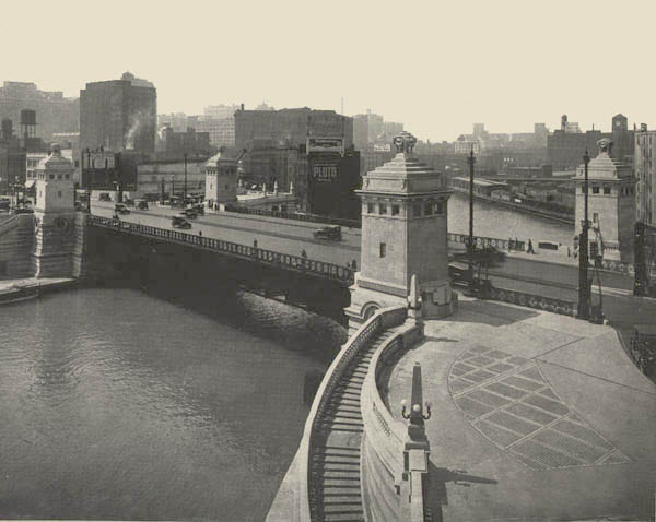 Thumbnail of the Bascule Bridge over Chicago River on Michigan Ave