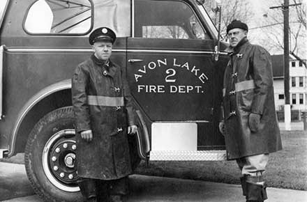 Avon Lake Firemen with fire truck, 1953