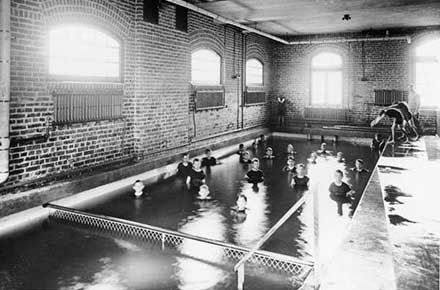 Children in the pool, 1908