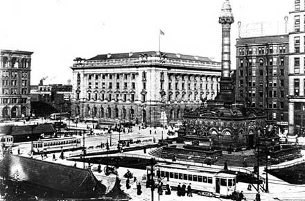 Trolley Cars at Public Square, Cleveland, Ohio in 1912.