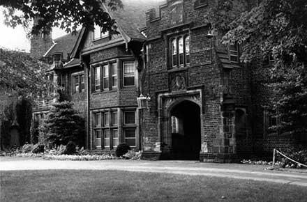Bicknell Mansion at 1801 Chestnut Hills Dr. in Cleveland Hts., 1986