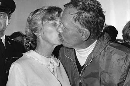 Virginia Manry kisses her husband, Robert Manry.