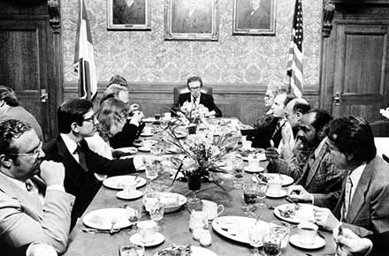 Ralph J. Perk dines with cabinet members and aides, 1977
