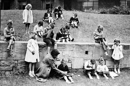 Children drawing at Lakeview Terrace public housing project, 1940.